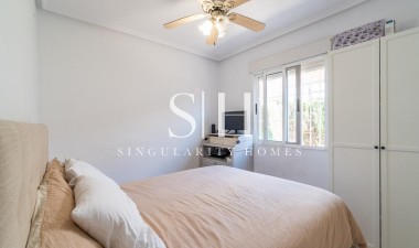 Återförsäljning - Villa - Orihuela Costa - Punta Prima