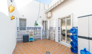 Återförsäljning - Villa - Orihuela Costa - Punta Prima