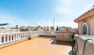 Återförsäljning - Villa - Orihuela Costa - Punta Prima