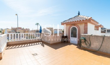 Återförsäljning - Villa - Orihuela Costa - Punta Prima