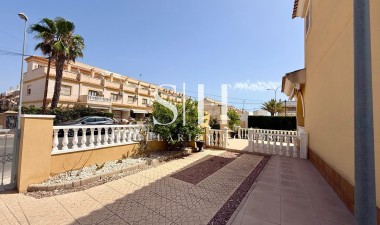 Återförsäljning - Villa - Orihuela Costa - Villamartín