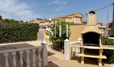 Återförsäljning - Villa - Orihuela Costa - Villamartín
