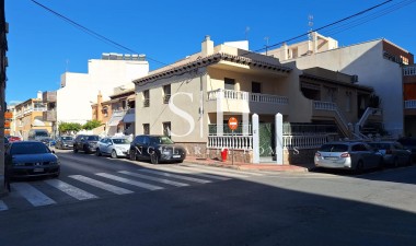 Resale - House - Torrevieja - Centro