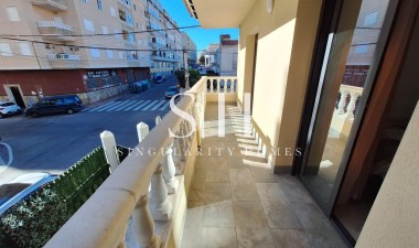 Resale - House - Torrevieja - Centro