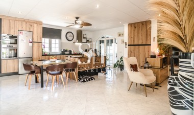 Odsprzedaż - Villa - La marina - Costa Blanca