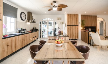 Odsprzedaż - Villa - La marina - Costa Blanca