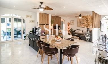 Odsprzedaż - Villa - La marina - Costa Blanca