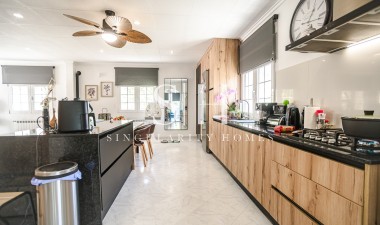 Odsprzedaż - Villa - La marina - Costa Blanca