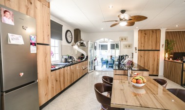 Odsprzedaż - Villa - La marina - Costa Blanca
