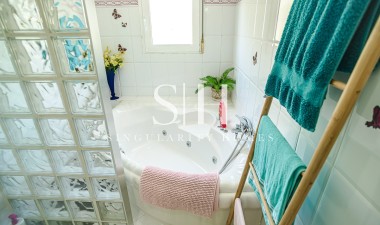 Odsprzedaż - Villa - La marina - Costa Blanca