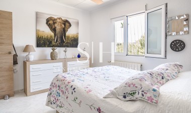 Odsprzedaż - Villa - La marina - Costa Blanca