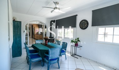 Odsprzedaż - Villa - La marina - Costa Blanca