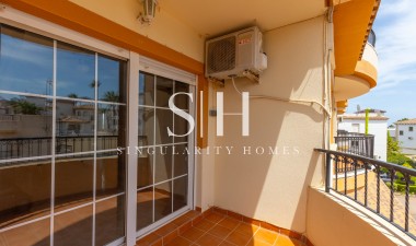 Odsprzedaż - Mieszkanie w bloku - Orihuela Costa - Villamartin