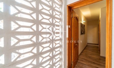 Odsprzedaż - Mieszkanie w bloku - Torrevieja - Playa de los Naufragos