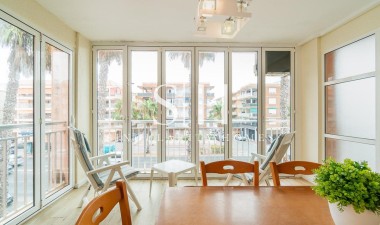 Odsprzedaż - Mieszkanie w bloku - Torrevieja - Playa de los Naufragos