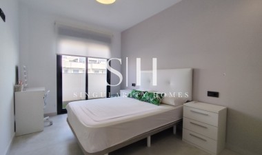 Resale - Apartment / flat - El Raso