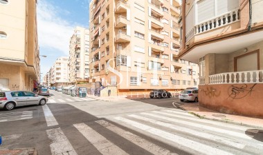 Wiederverkauf - Wohnung - Torrevieja - Centro