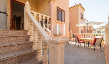 Resale - House - Orihuela Costa - La Zenia