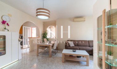 Resale - House - Orihuela Costa - La Zenia