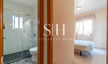 Resale - House - Orihuela Costa - La Zenia