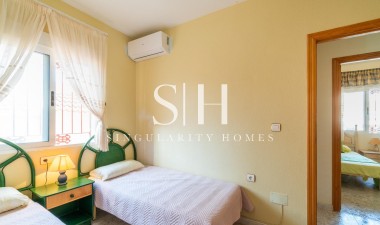 Resale - House - Orihuela Costa - La Zenia