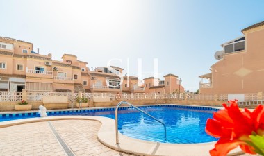 Resale - House - Orihuela Costa - La Zenia