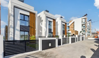 Neue Gebäude - Villa - Torrevieja - aguas nuevas
