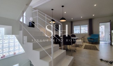 Återförsäljning - Corner townhouse - Torrevieja