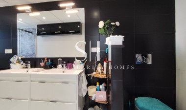 Återförsäljning - Corner townhouse - Torrevieja