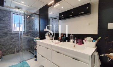 Återförsäljning - Corner townhouse - Torrevieja