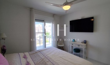 Återförsäljning - Corner townhouse - Torrevieja