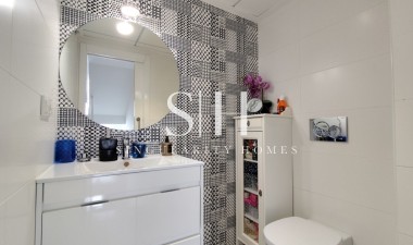 Återförsäljning - Corner townhouse - Torrevieja