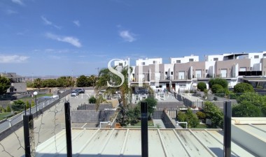 Återförsäljning - Corner townhouse - Torrevieja