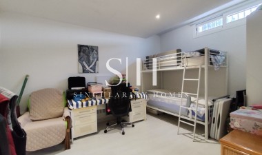 Återförsäljning - Corner townhouse - Torrevieja