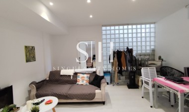 Återförsäljning - Corner townhouse - Torrevieja