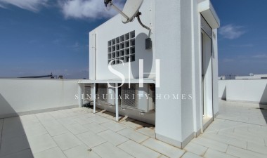 Återförsäljning - Corner townhouse - Torrevieja