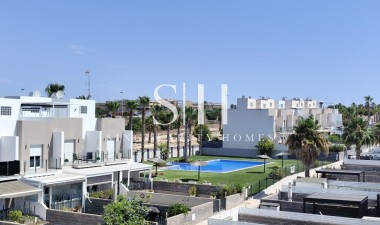 Återförsäljning - Corner townhouse - Torrevieja
