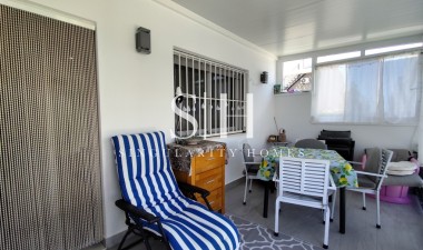 Återförsäljning - Corner townhouse - Torrevieja
