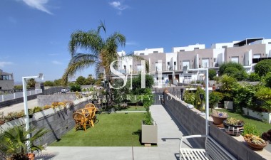 Återförsäljning - Corner townhouse - Torrevieja