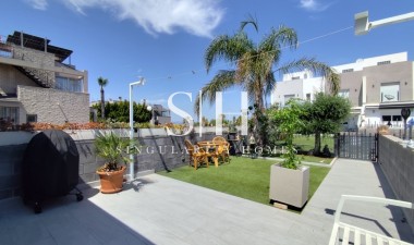 Återförsäljning - Corner townhouse - Torrevieja