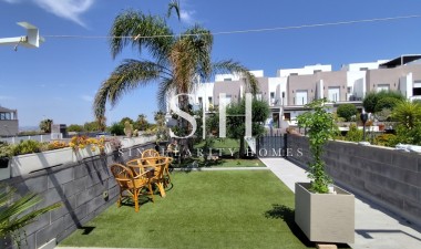 Återförsäljning - Corner townhouse - Torrevieja