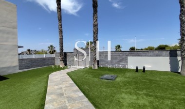 Återförsäljning - Corner townhouse - Torrevieja