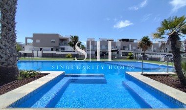 Återförsäljning - Corner townhouse - Torrevieja