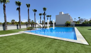 Återförsäljning - Corner townhouse - Torrevieja