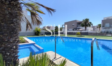 Återförsäljning - Corner townhouse - Torrevieja