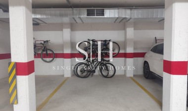 Resale - Apartment / flat - El Raso