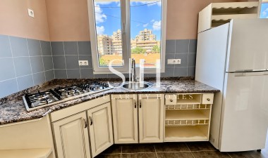 Odsprzedaż - Mieszkanie w bloku - Torrevieja - CORTES VALENCIANAS