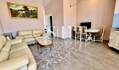 Odsprzedaż - Mieszkanie w bloku - Torrevieja - CORTES VALENCIANAS