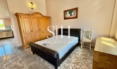 Odsprzedaż - Mieszkanie w bloku - Torrevieja - CORTES VALENCIANAS