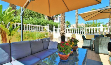 Wiederverkauf - Villa - Orihuela Costa - Las Violetas